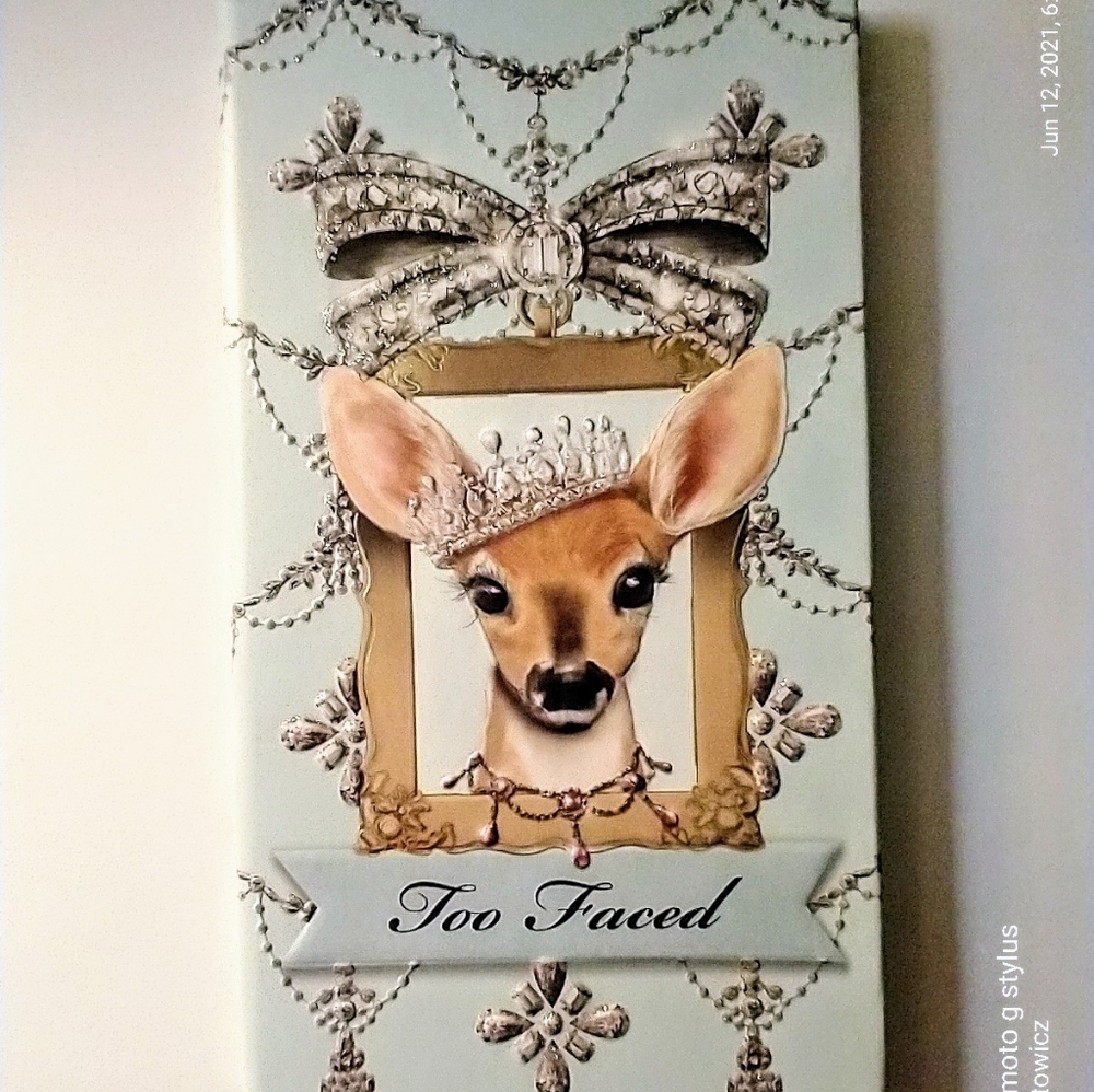 TOO FACED HOLIDAY EYESHADOW. PALETTE